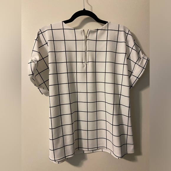 Melloday Top with zipper detail - Picture 2 of 5